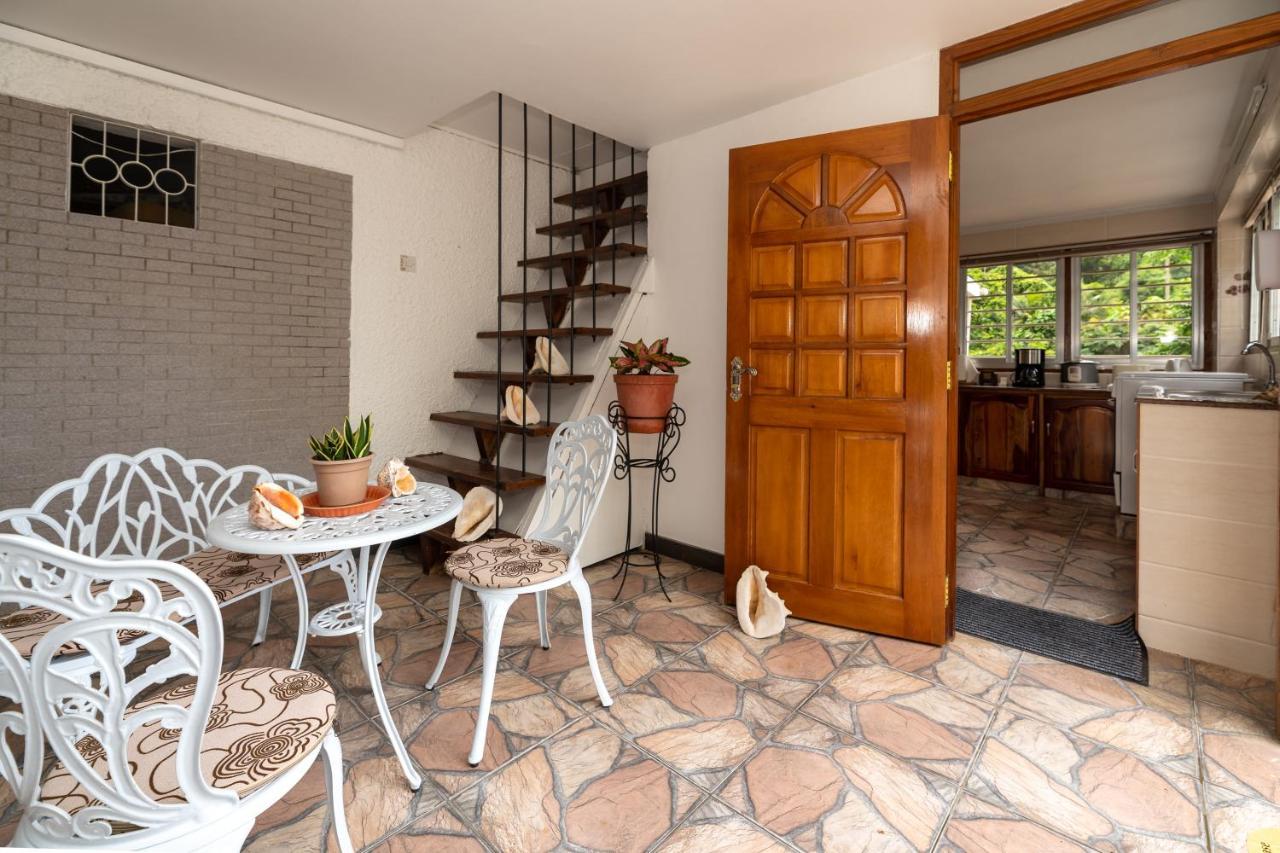 Anse a La Mouche Janes' Serenity Guesthouse מראה חיצוני תמונה